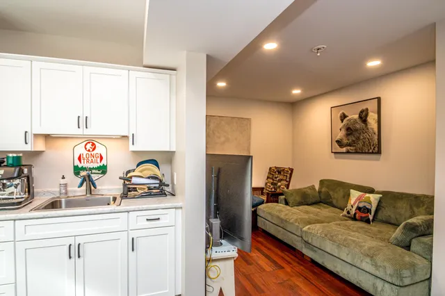 $1,595,000 | 3465 White Mountain Highway, Conway, NH 03860