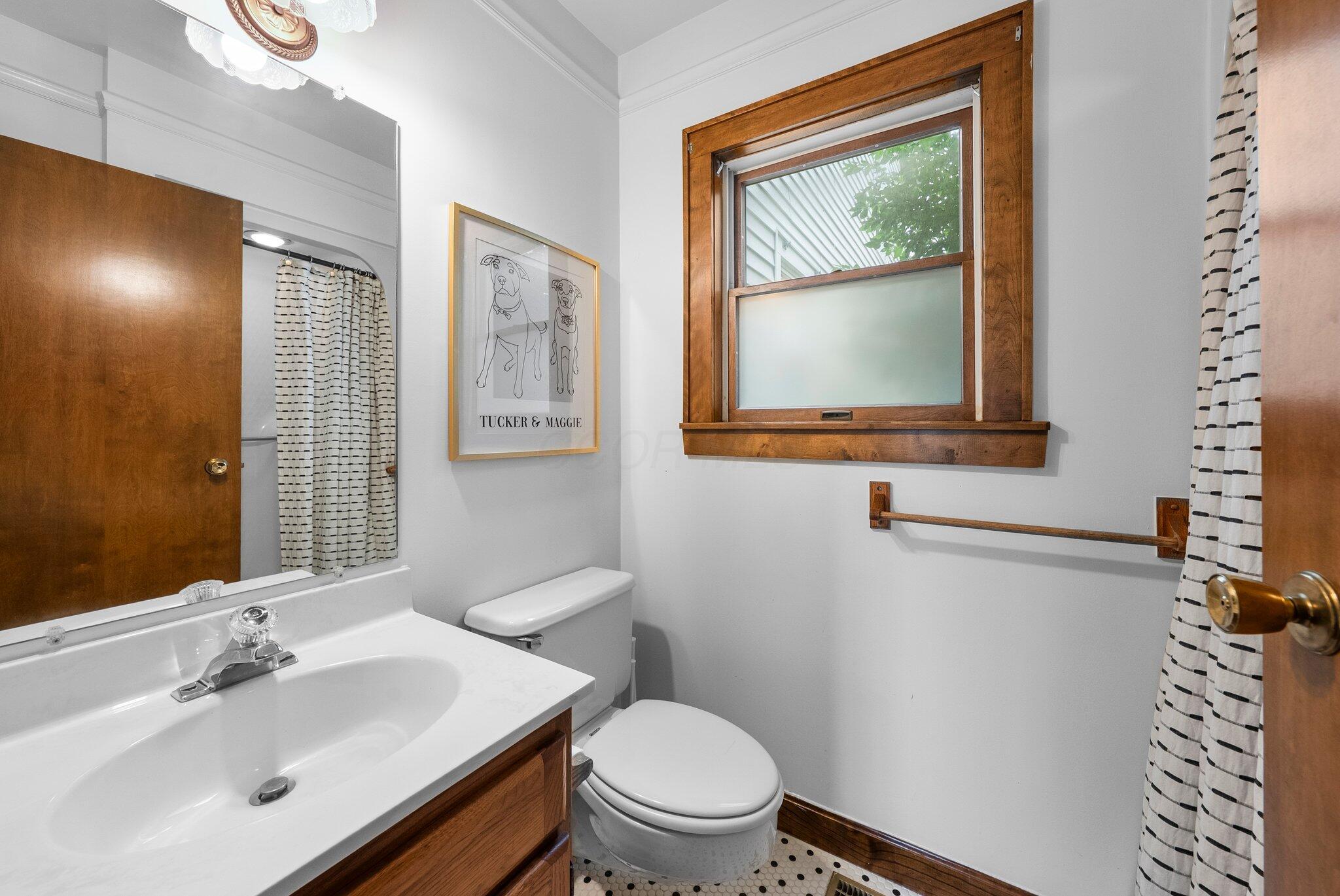659 Vernon Road Columbus, OH 43209 - Photo 19 of 46 1st Floor Bath