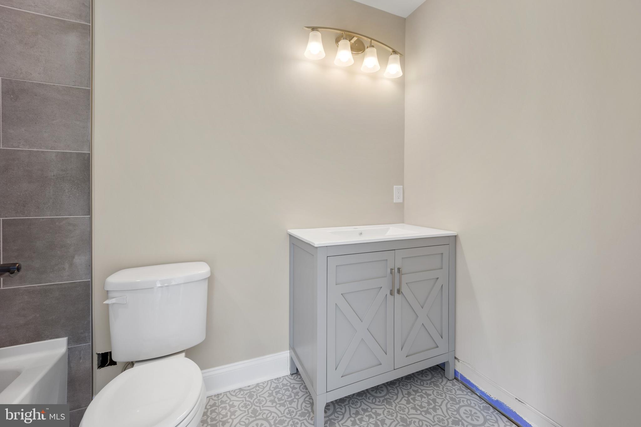 33 Winding Road Levittown, PA 19057 - Photo 4 of 33 Gallery Image 4