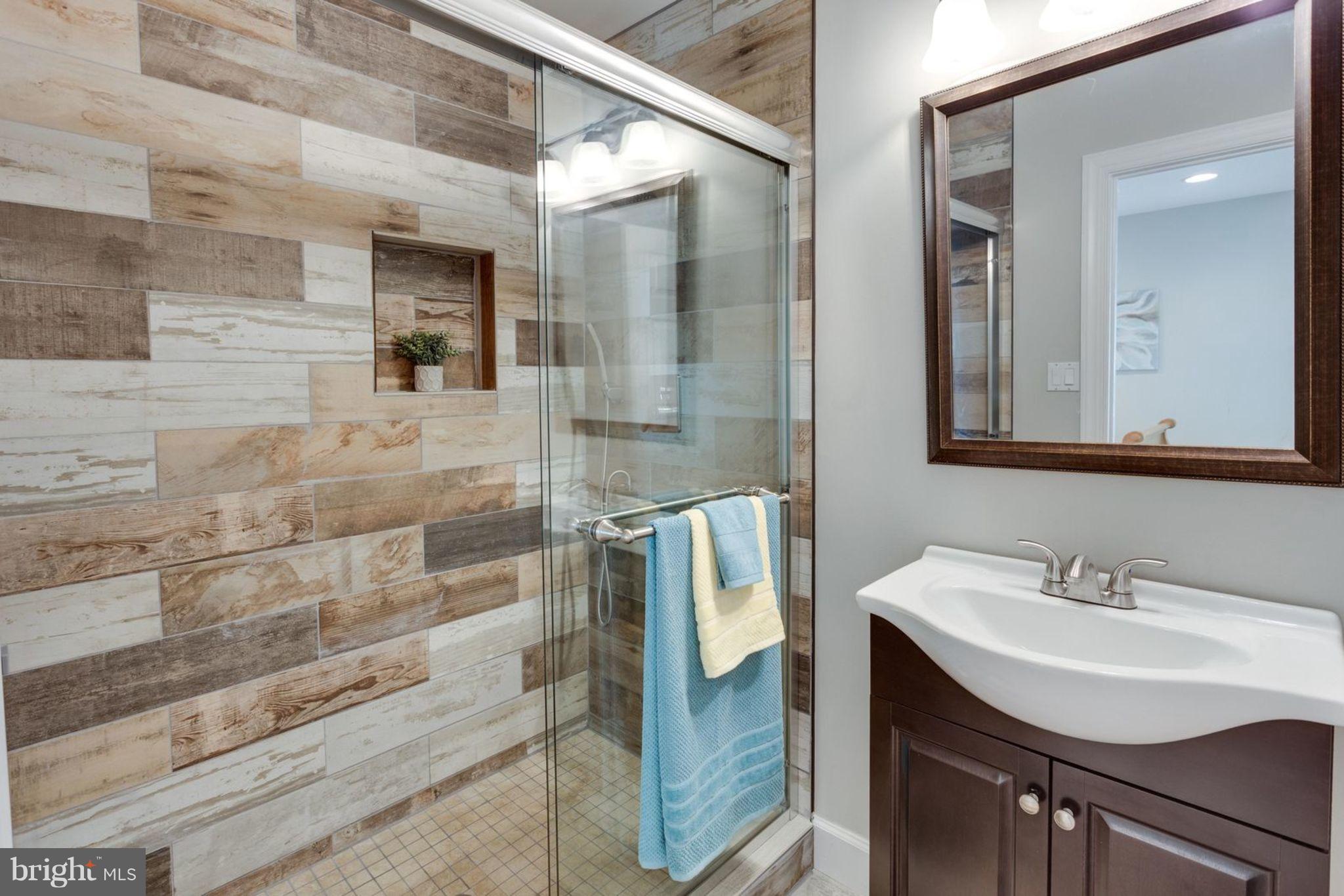 2349 Southgate Square Reston, VA 20191 - Photo 18 of 30 a bathroom with a sink and a mirror