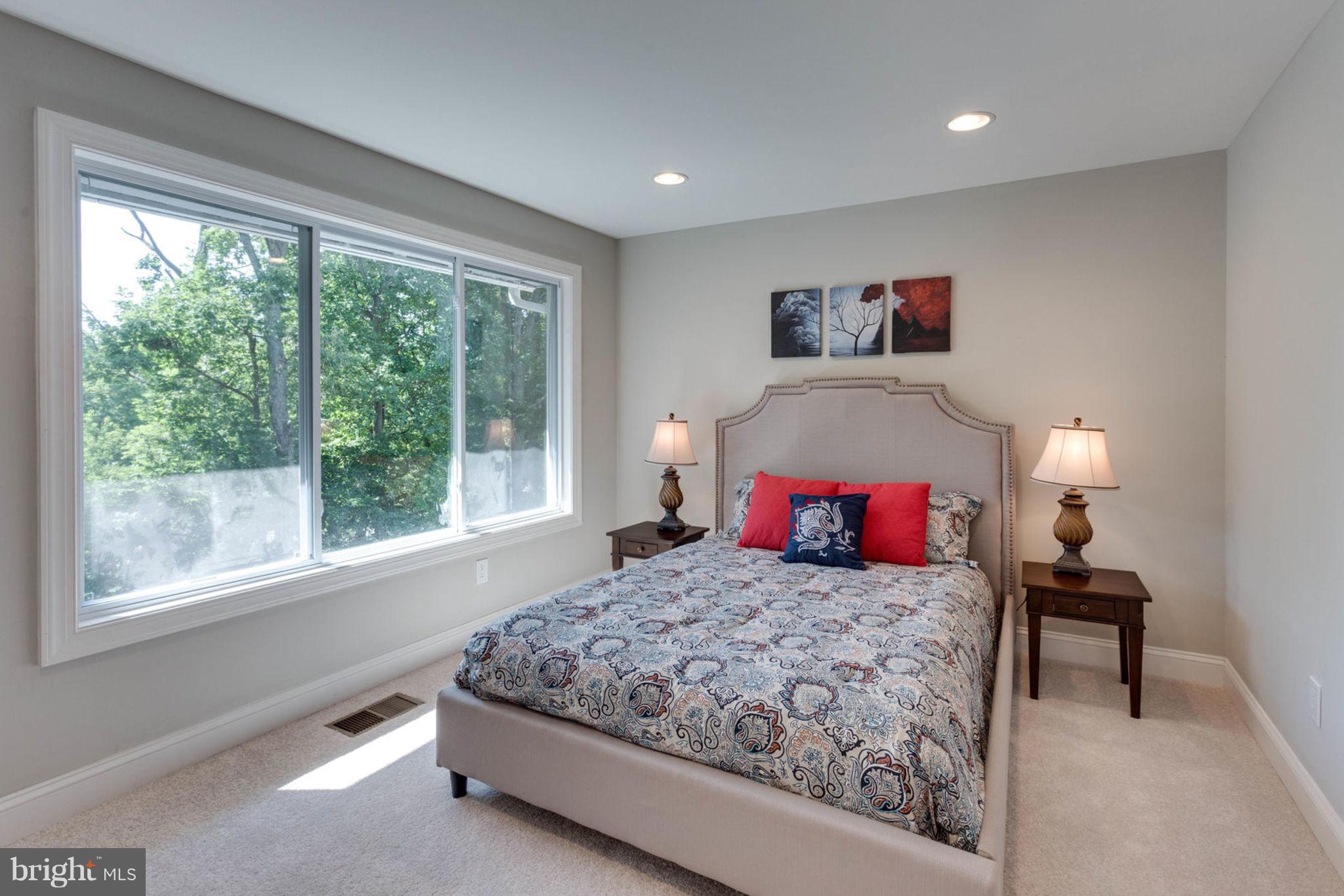2349 Southgate Square Reston, VA 20191 - Photo 20 of 30 a bedroom with a large bed and a lamp on table