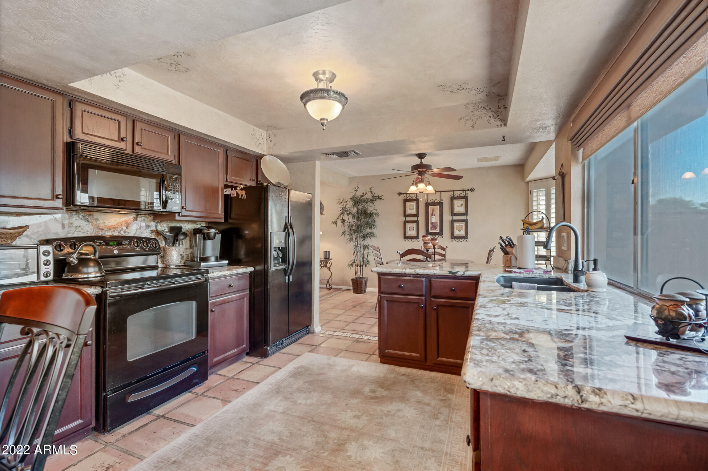2119 East Hearn Road Phoenix, AZ 85022 - Photo 13 of 71 Kitchen w/ granite counters