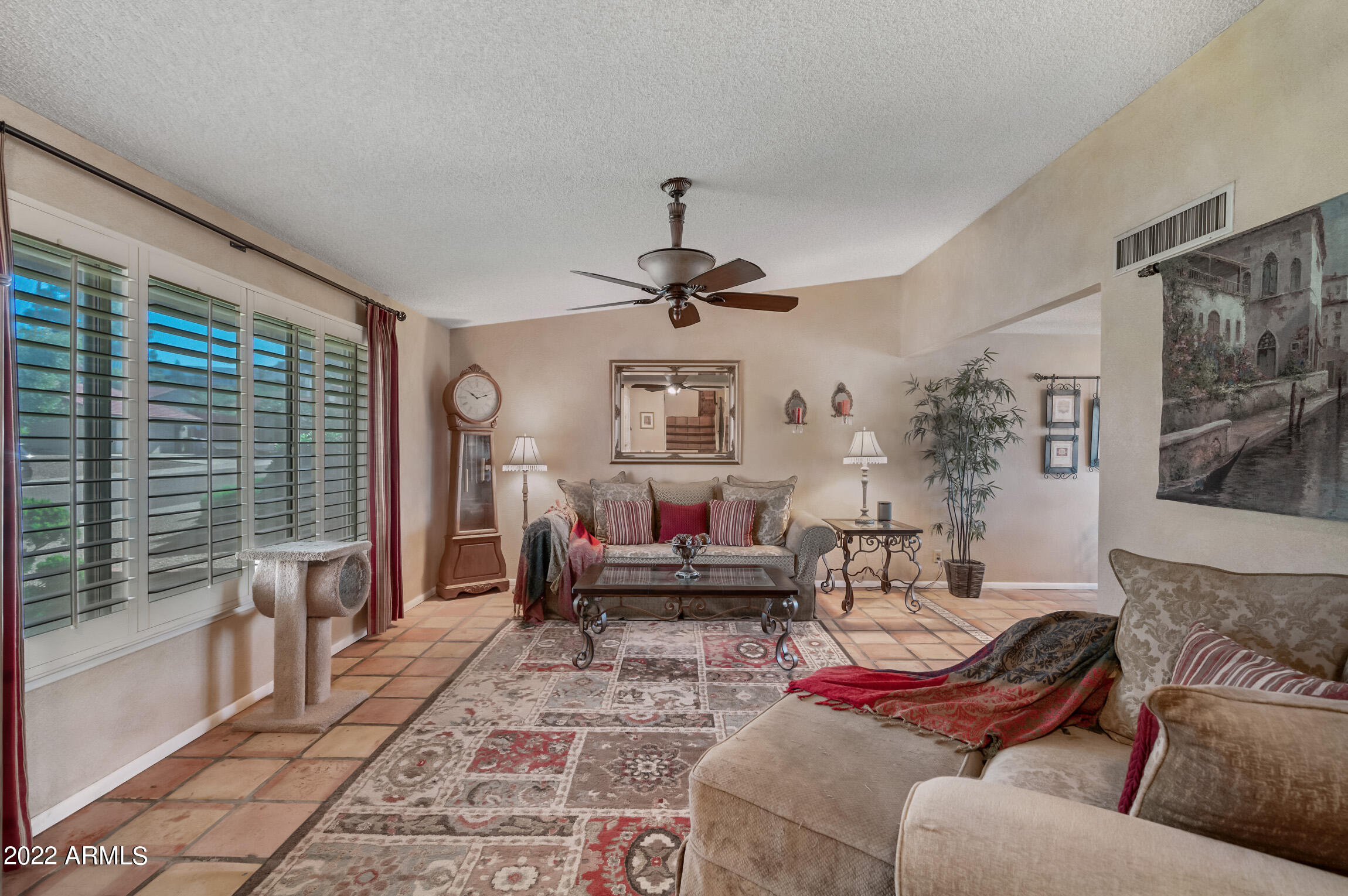 2119 East Hearn Road Phoenix, AZ 85022 - Photo 6 of 71 Living area to the left