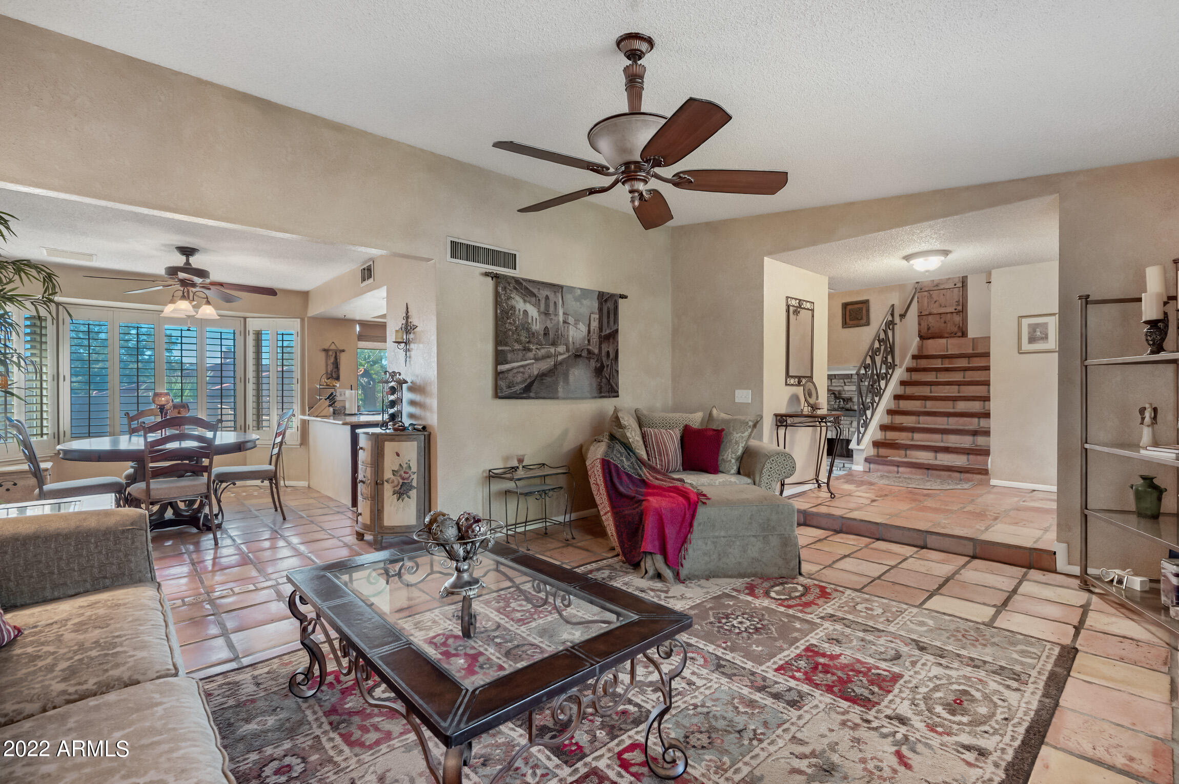 2119 East Hearn Road Phoenix, AZ 85022 - Photo 8 of 71 Living area looking in
