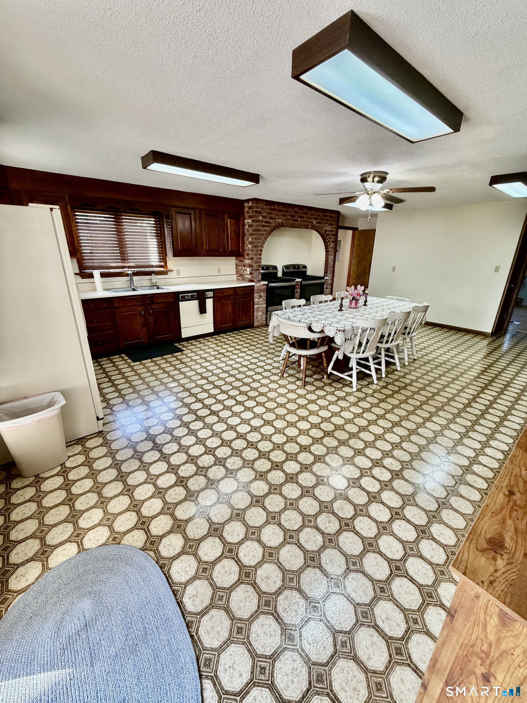 232 Lakeside Boulevard East Waterbury, CT 06708 - Photo 8 of 22