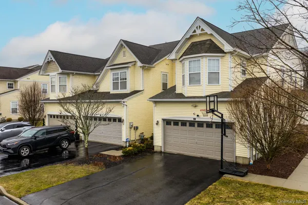 $489,000 | 59 Woodside Knolls Drive, Middletown, NY 10940