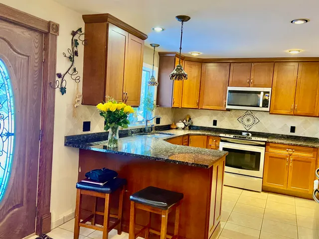 $799,900 | 6 Crank Road, Hampton Falls, NH 03844