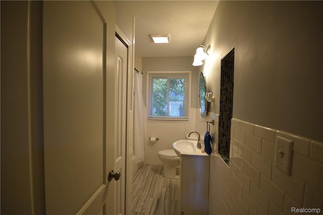 720 North Road Fenton, MI 48430 - Photo 14 of 20 DSC_0034.JPG