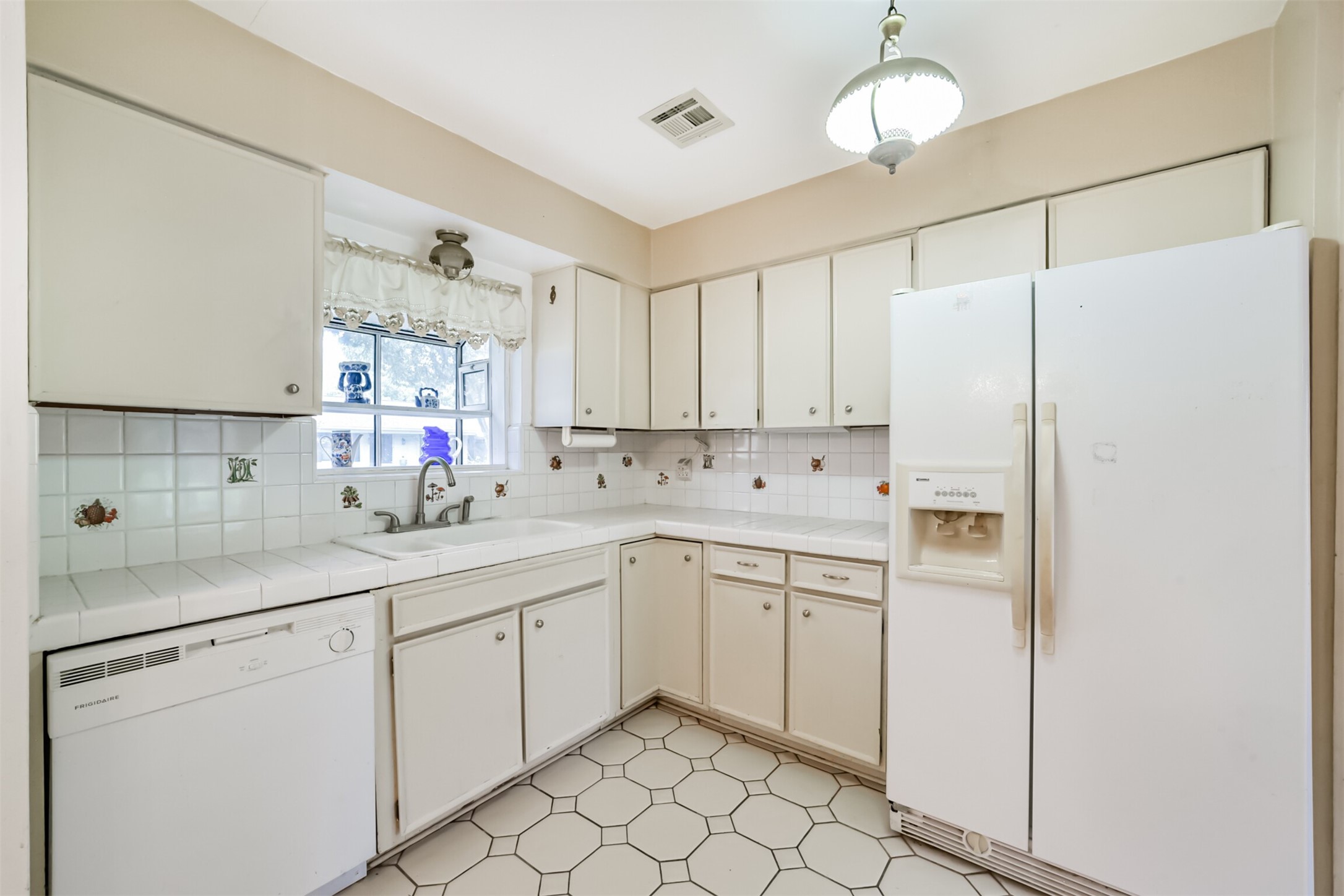 7510 Romney Road Houston, TX 77036 - Photo 8 of 32