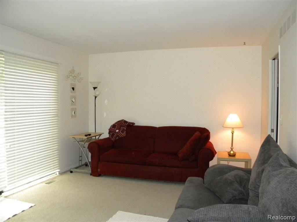 1447 Oakbrook E Drive, Unit 40 Rochester, MI 48307 - Photo 8 of 19 008.JPG