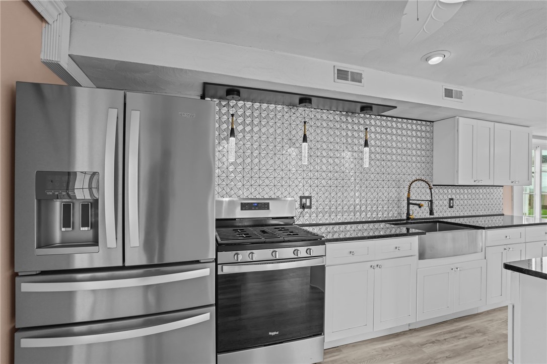 1122 Point Judith Road Narragansett, RI 02882 - Photo 4 of 34 Gallery Image 4
