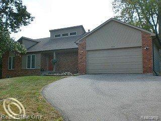 4345 Maybee Road Lake Orion, MI 48359 - Photo 1 of 21 4345 MAYBEE FRONT.jpg