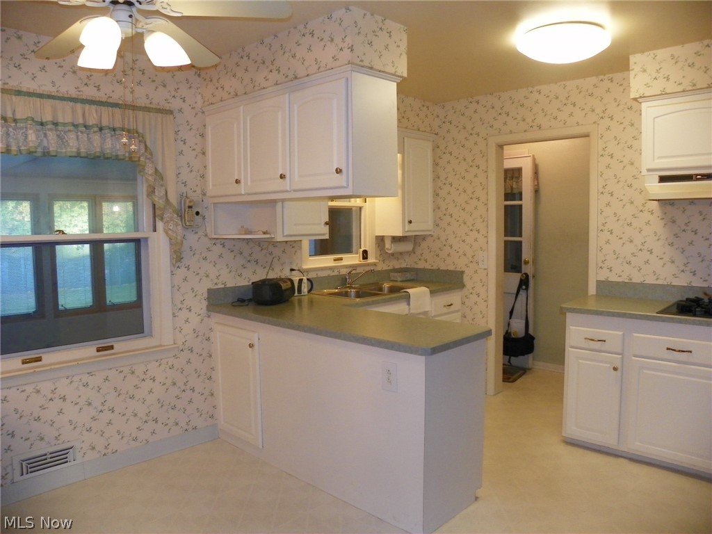 10990 Stoneham Road Cleveland, OH 44130 - Photo 8 of 26
