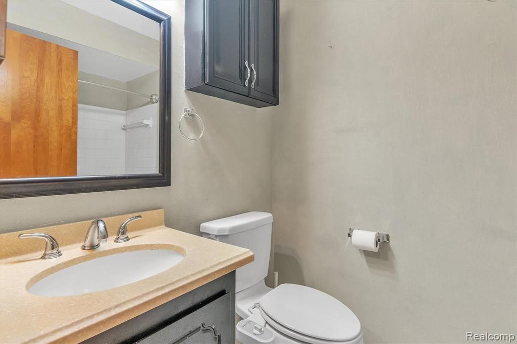 637 Oakbrook West Rochester, MI 48307 - Photo 33 of 45