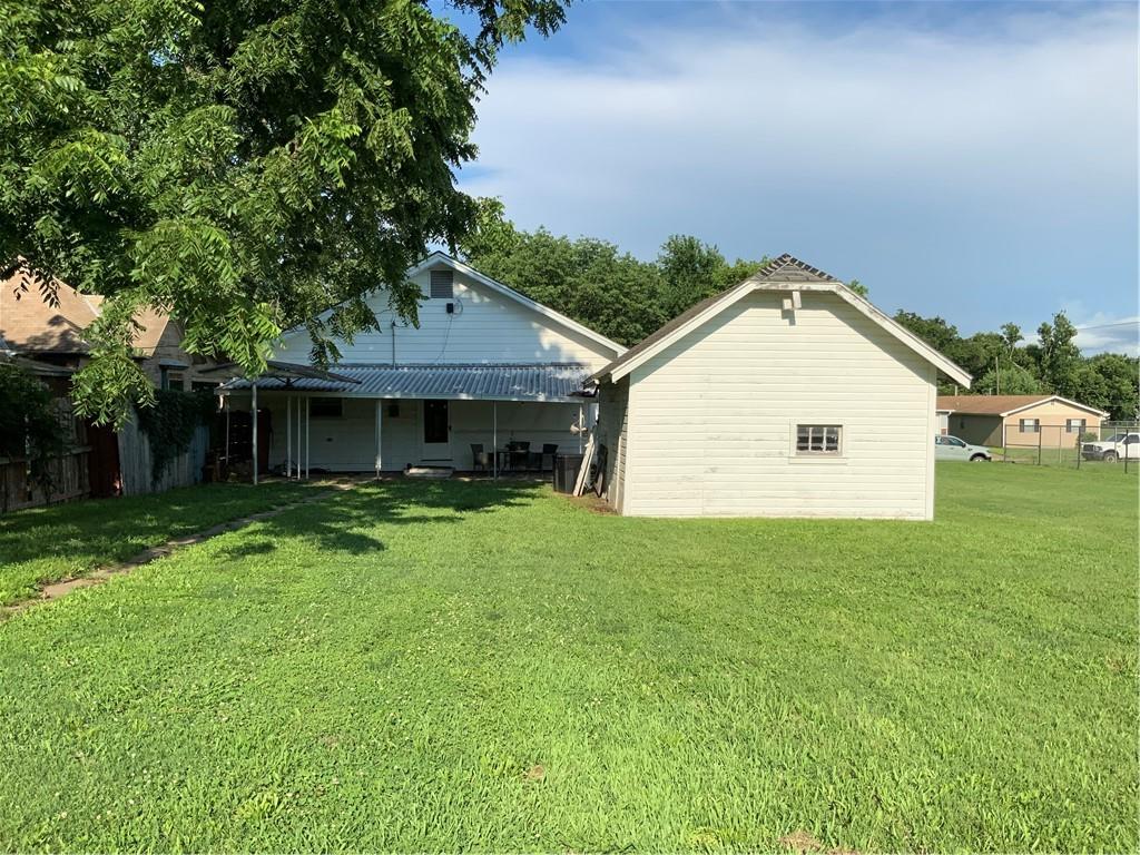 816 North Sycamore Road Iola, KS 66749 - Photo 8 of 42