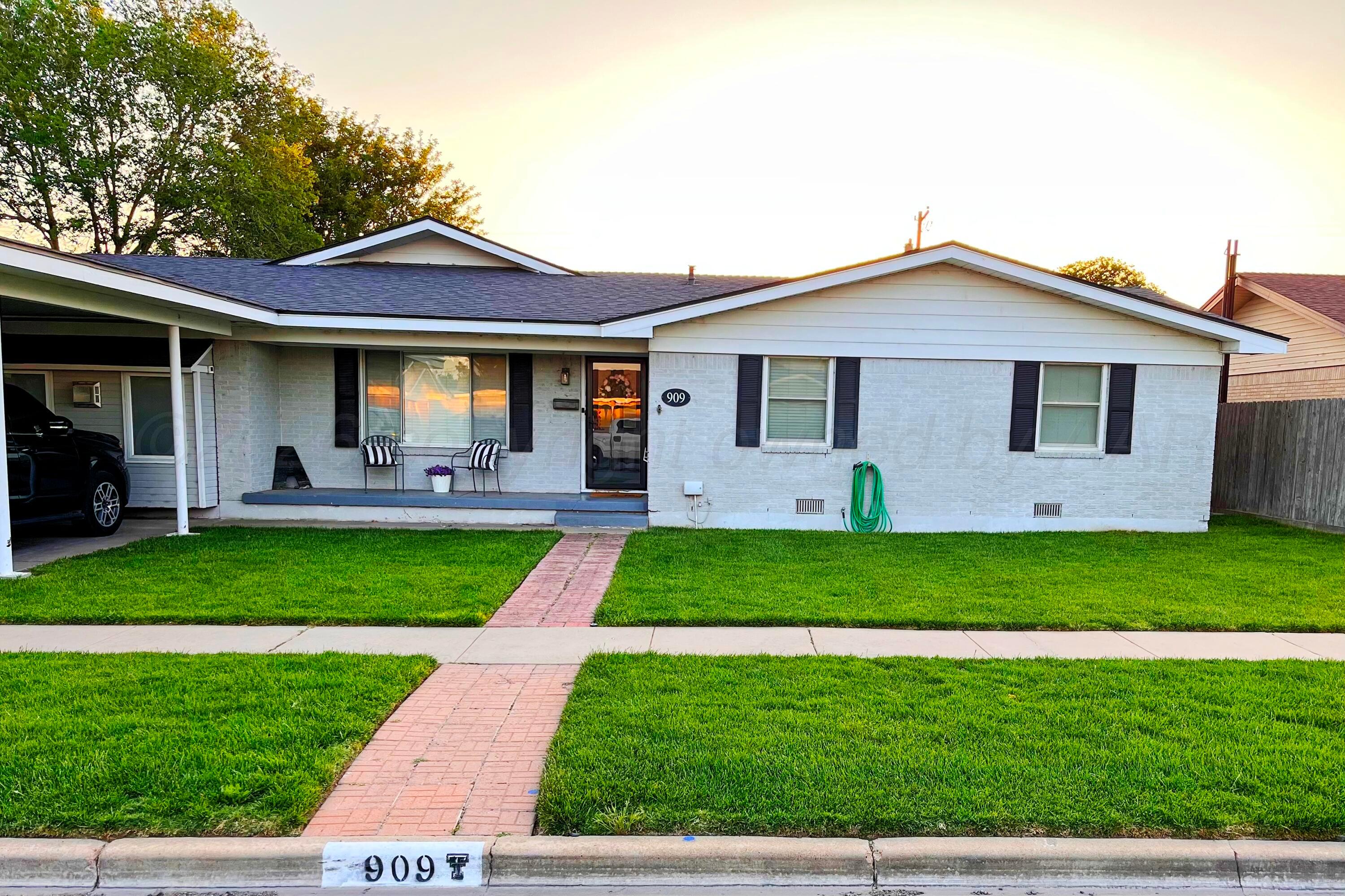 909 Michigan Street Perryton, TX 79070 - Photo 1 of 18 909 Michigan exterior front