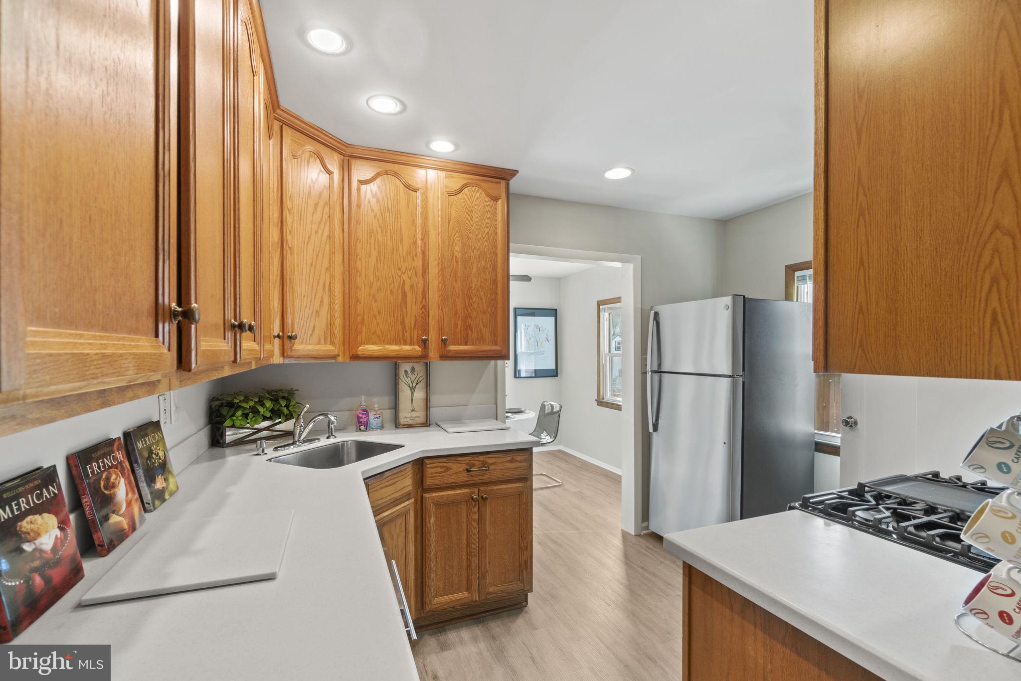 4202 Garrett Park Road Silver Spring, MD 20906 - Photo 5 of 35 Beautiful Kitchen