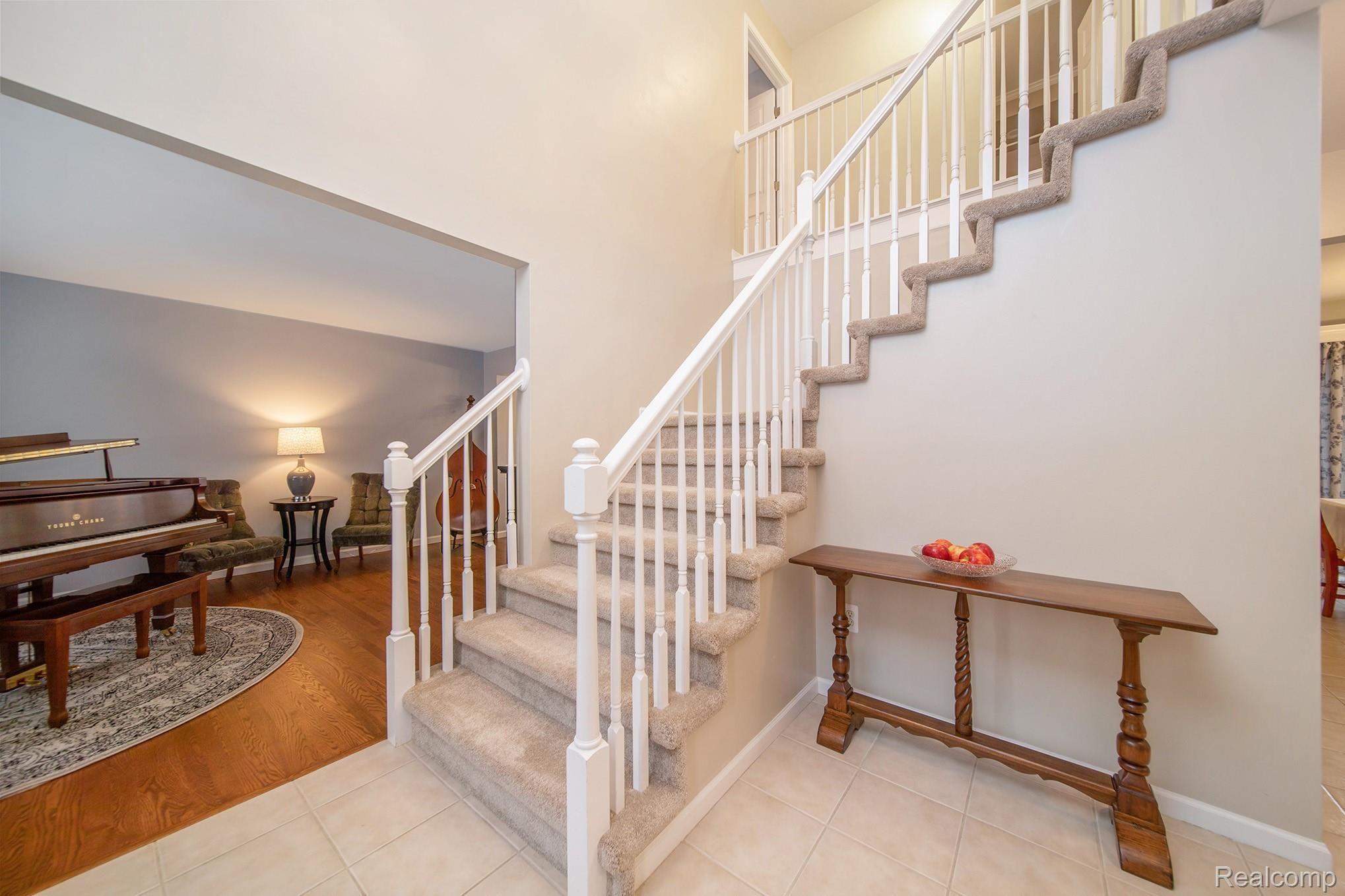 3438 Cascade Circle Rochester, MI 48307 - Photo 14 of 35 BEAUTIFUL STAIRCASE