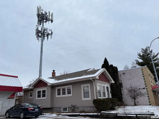 $129,900 | 3316 Avenue Of The Cities, Moline, IL 61265