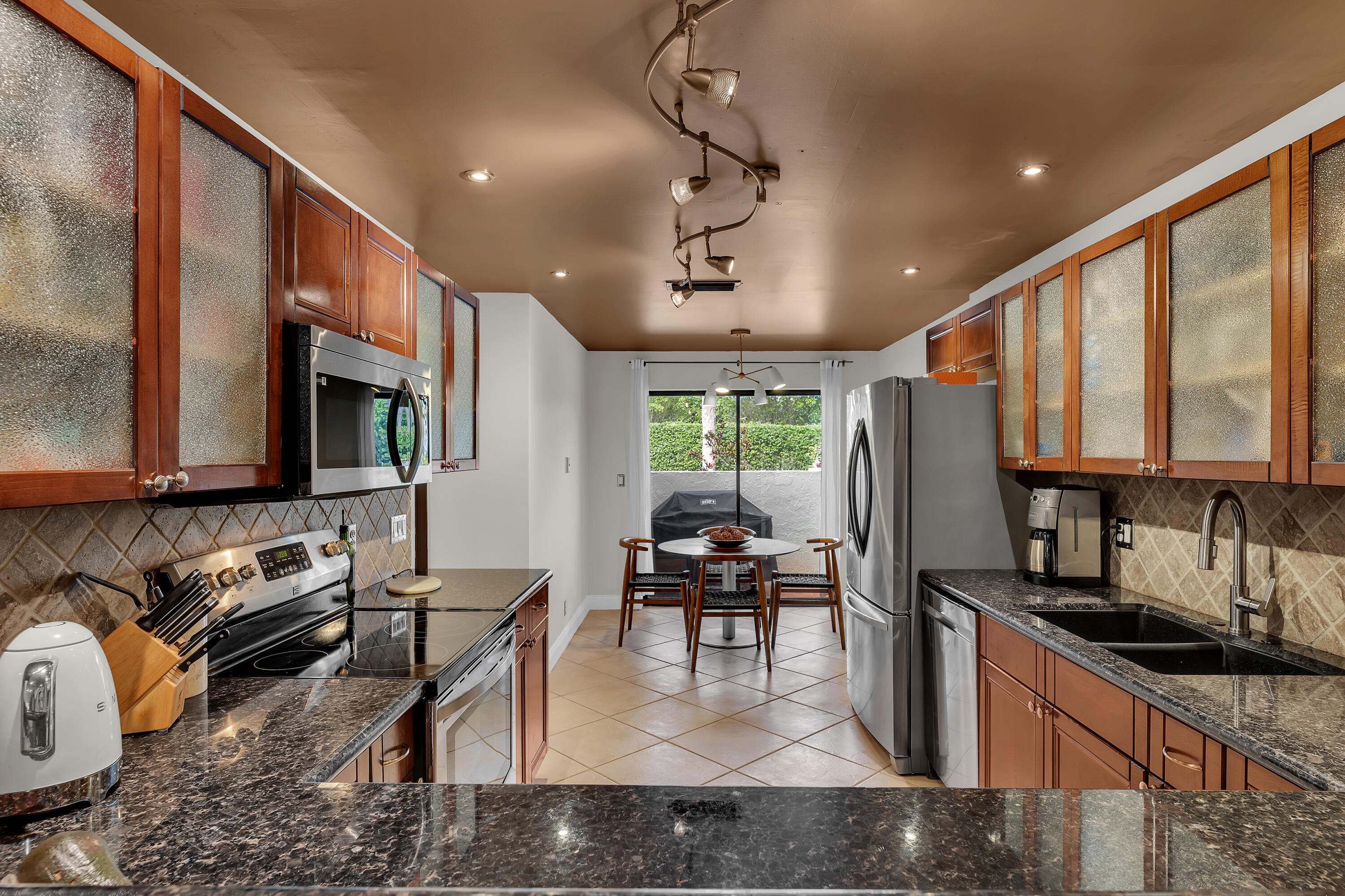 6672 Tiburon Drive Boca Raton, FL 33433 - Photo 8 of 52 Kitchen
