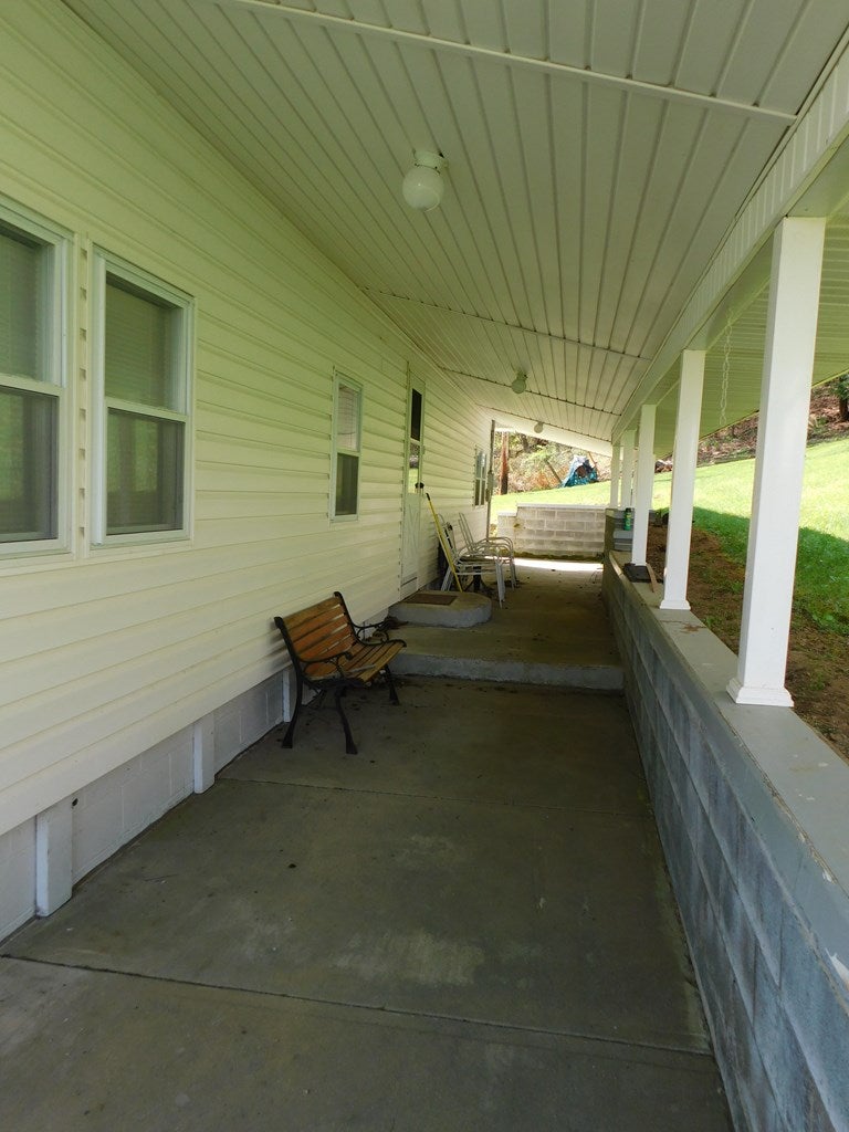961 Adria Road North Tazewell, VA 24630 - Photo 6 of 31 Gallery Image 6