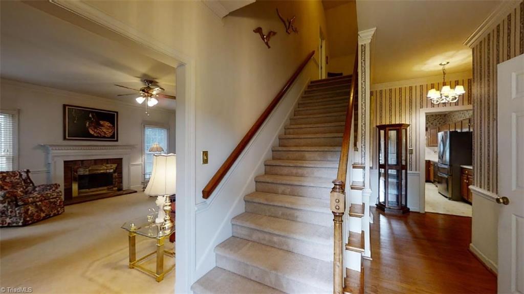 516 Barrett Road Winston-Salem, NC 27104 - Photo 2 of 25 The open foyer invites family and friends to come 'stay awhile' .............