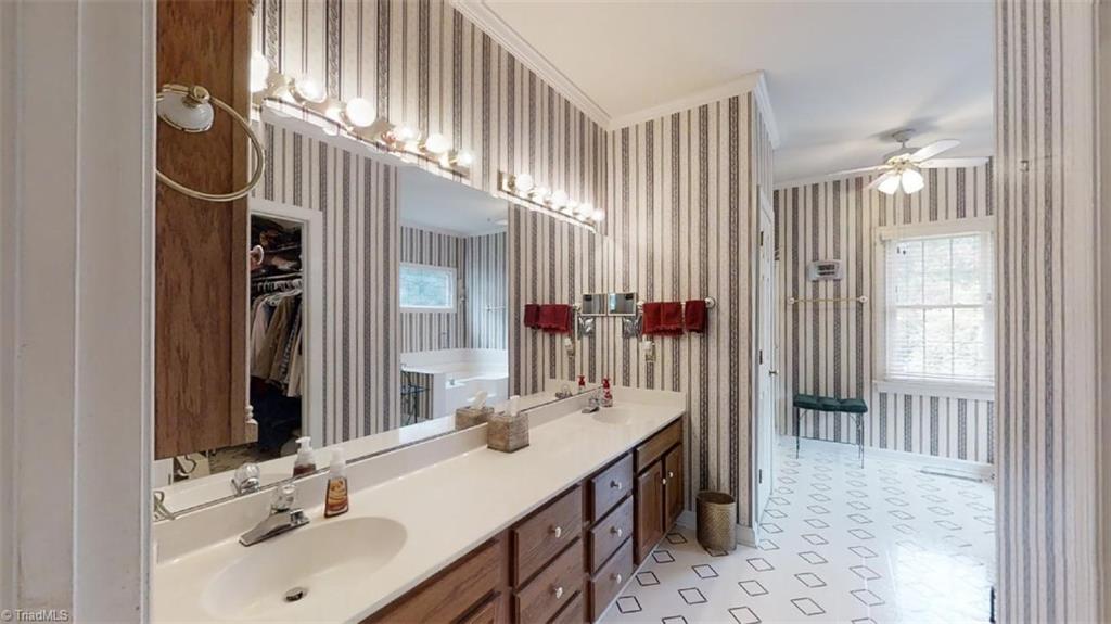 516 Barrett Road Winston-Salem, NC 27104 - Photo 12 of 25 Large Master Bath with double vanity and walk in closet.