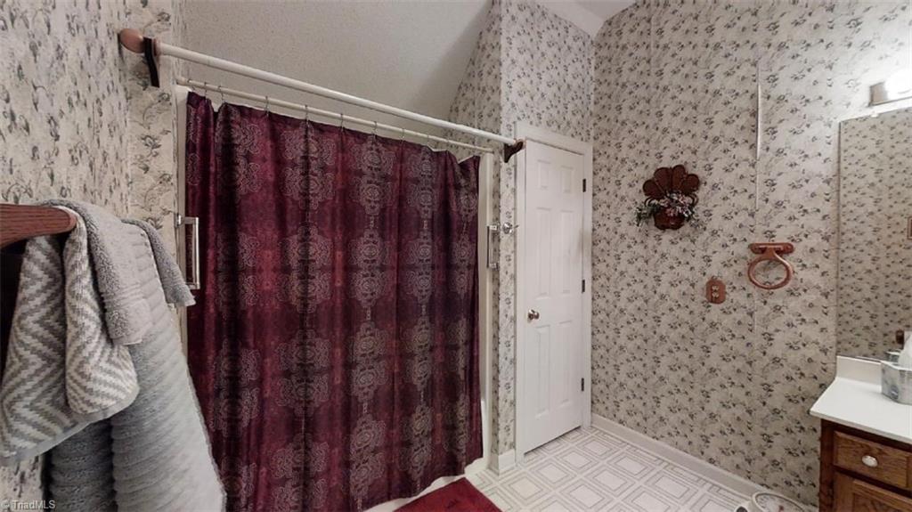 516 Barrett Road Winston-Salem, NC 27104 - Photo 19 of 25 Full Bath on the second level.