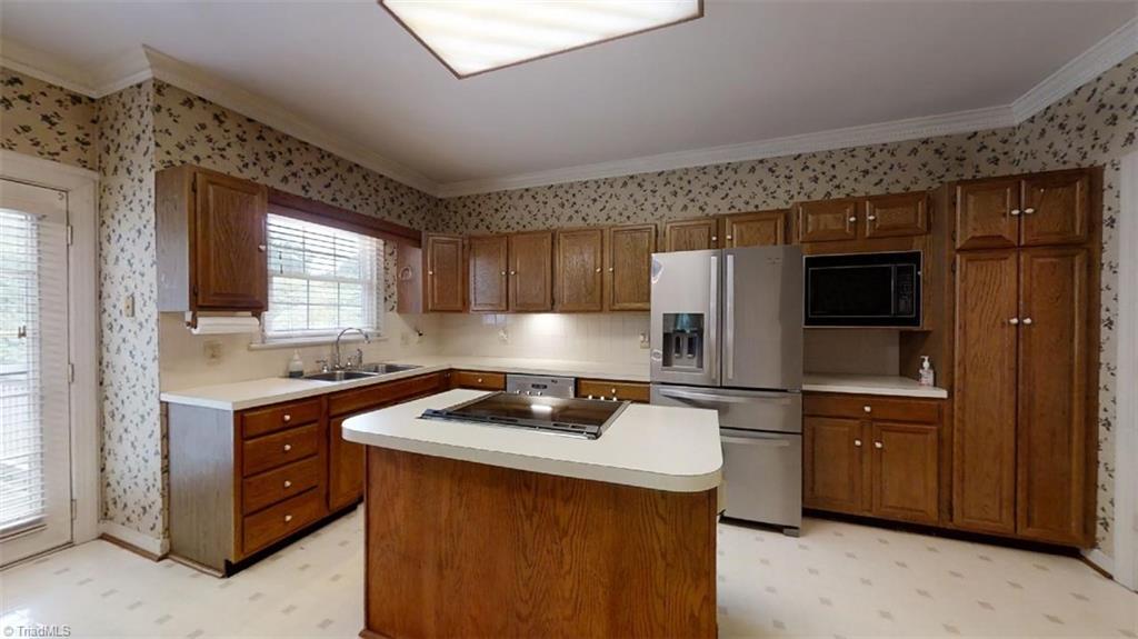 516 Barrett Road Winston-Salem, NC 27104 - Photo 7 of 25 It is said the Kitchen is the 'heart' of the home. This home has a big 'heart" !!!