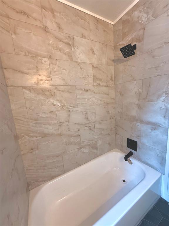 610 5th Street Hawley, TX 79525 - Photo 12 of 19 a bathroom with a bathtub