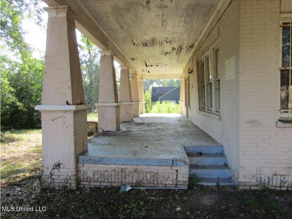 1655 St Charles Street Jackson, MS 39209 - Photo 2 of 10 st charles porch