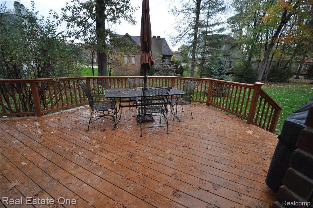 1112 Chesapeake Rochester, MI 48307 - Photo 14 of 25 Deck