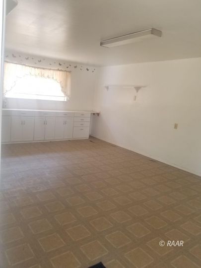 3735 West Ward Avenue Ridgecrest, CA 93555 - Photo 13 of 15 a view of an empty room and window