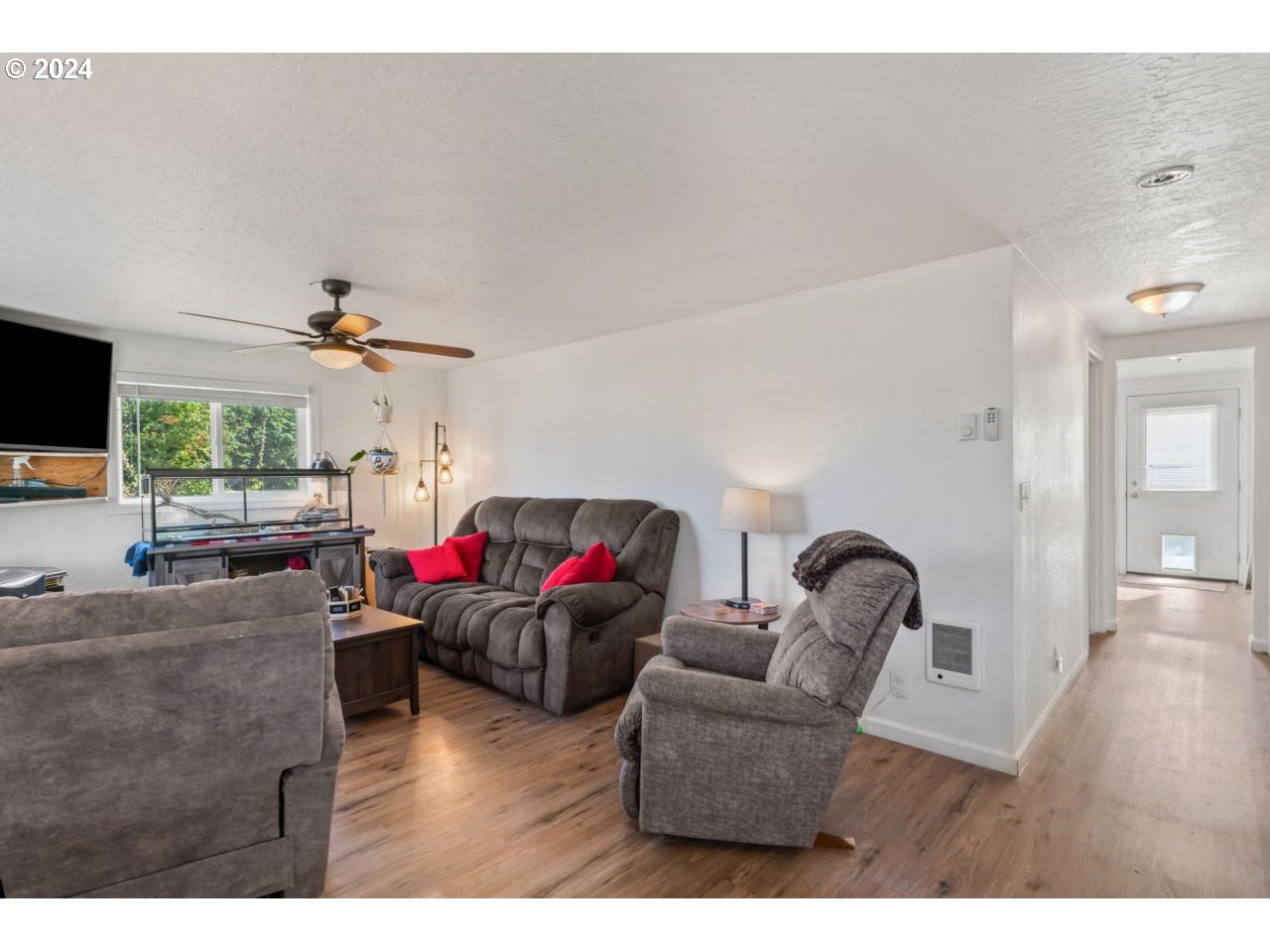 1147 33rd Street Springfield, OR 97478 - Photo 16 of 44 a living room with furniture and a flat screen tv
