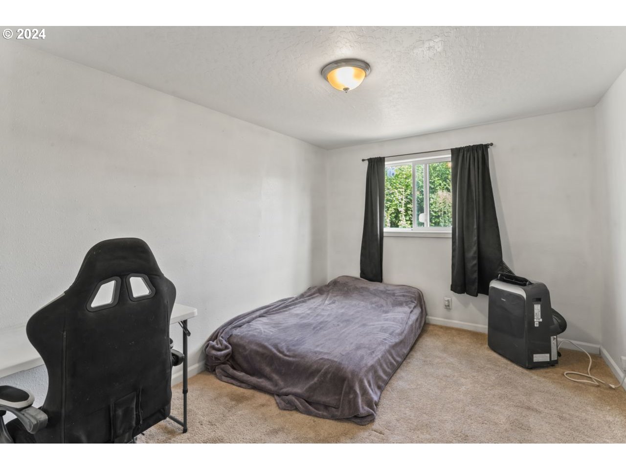 1147 33rd Street Springfield, OR 97478 - Photo 17 of 44 a bedroom with a bed and a window