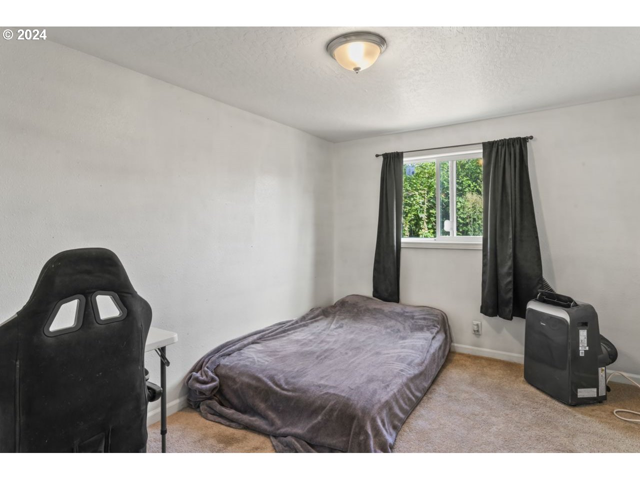1147 33rd Street Springfield, OR 97478 - Photo 18 of 44 a bedroom with a bed and a window