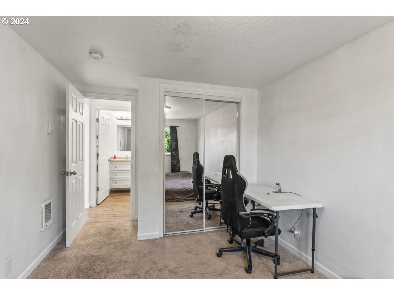 1147 33rd Street Springfield, OR 97478 - Photo 19 of 44 a living room with furniture and a piano