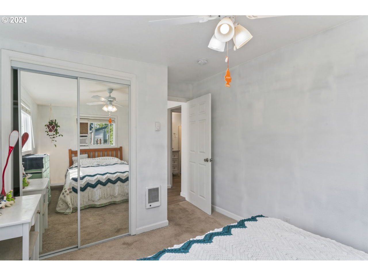 1147 33rd Street Springfield, OR 97478 - Photo 23 of 44 a living room with furniture and a window