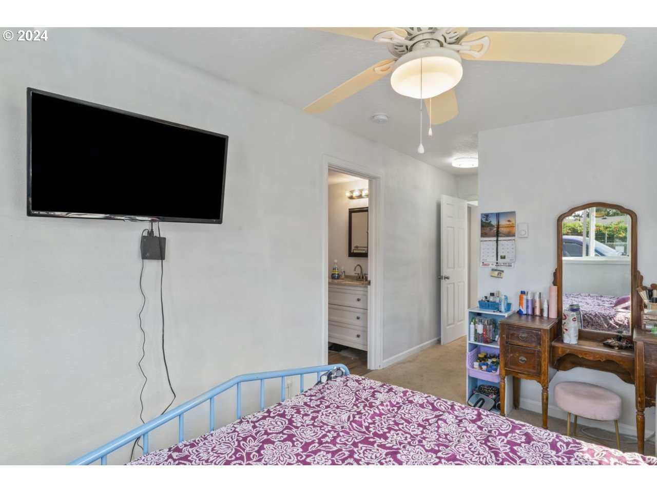 1147 33rd Street Springfield, OR 97478 - Photo 26 of 44 a living room with furniture and a flat screen tv