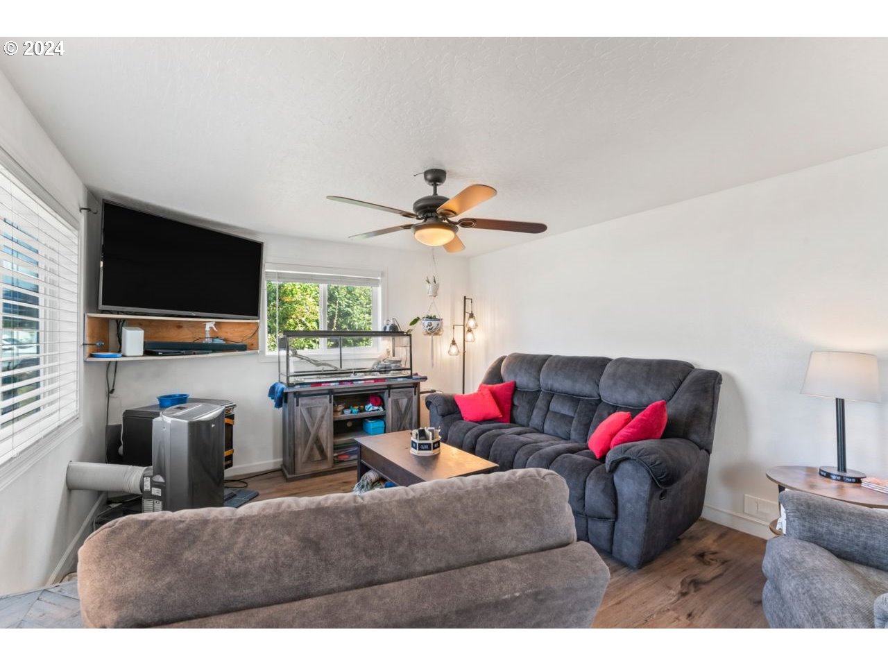 1147 33rd Street Springfield, OR 97478 - Photo 3 of 44 a living room with furniture and a flat screen tv
