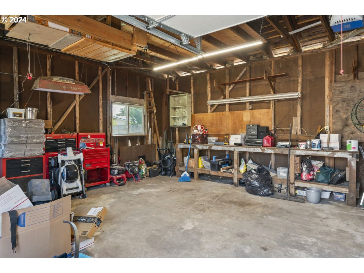 1147 33rd Street Springfield, OR 97478 - Photo 34 of 44 a view of a chairs in front of a room