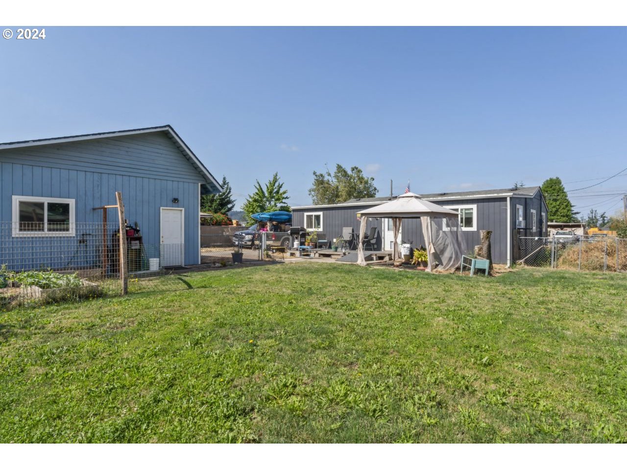 1147 33rd Street Springfield, OR 97478 - Photo 38 of 44 a view of a house with backyard and porch