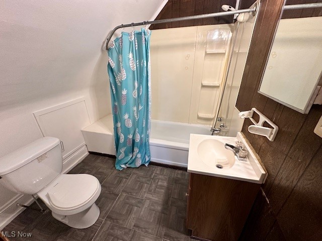 1612 Hillcrest Road Cleveland, OH 44118 - Photo 27 of 29 Full bathroom with vanity, toilet, and shower / tub combo