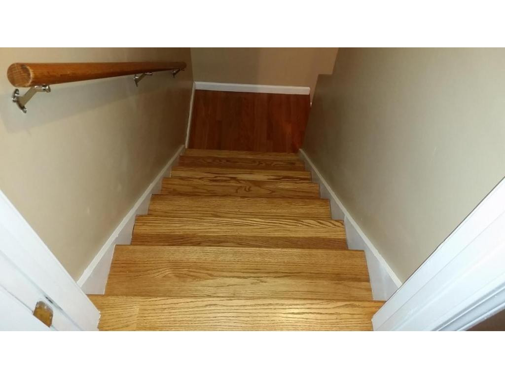 374 Reynolds Road Elizabethton, TN 37643 - Photo 15 of 24 Hardwood Stairs