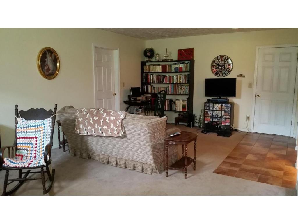 374 Reynolds Road Elizabethton, TN 37643 - Photo 16 of 24 Den