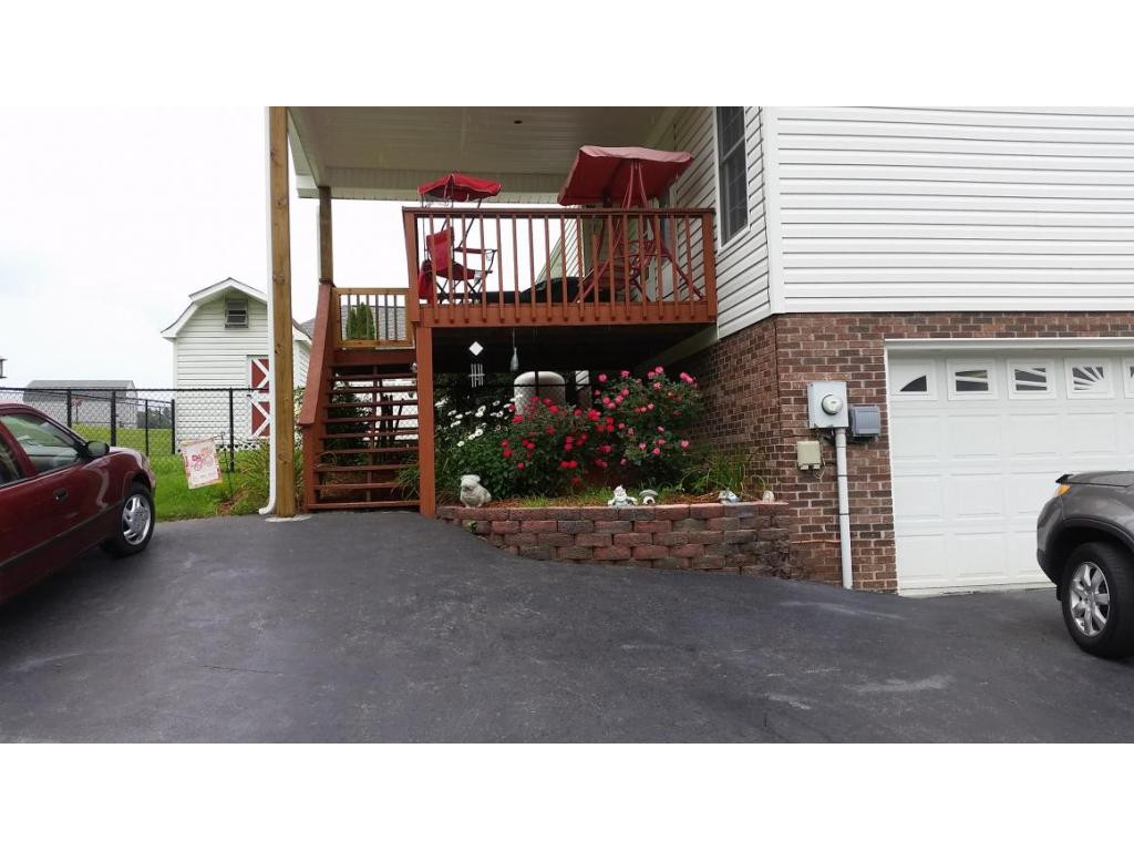 374 Reynolds Road Elizabethton, TN 37643 - Photo 20 of 24 Covered Back Deck
