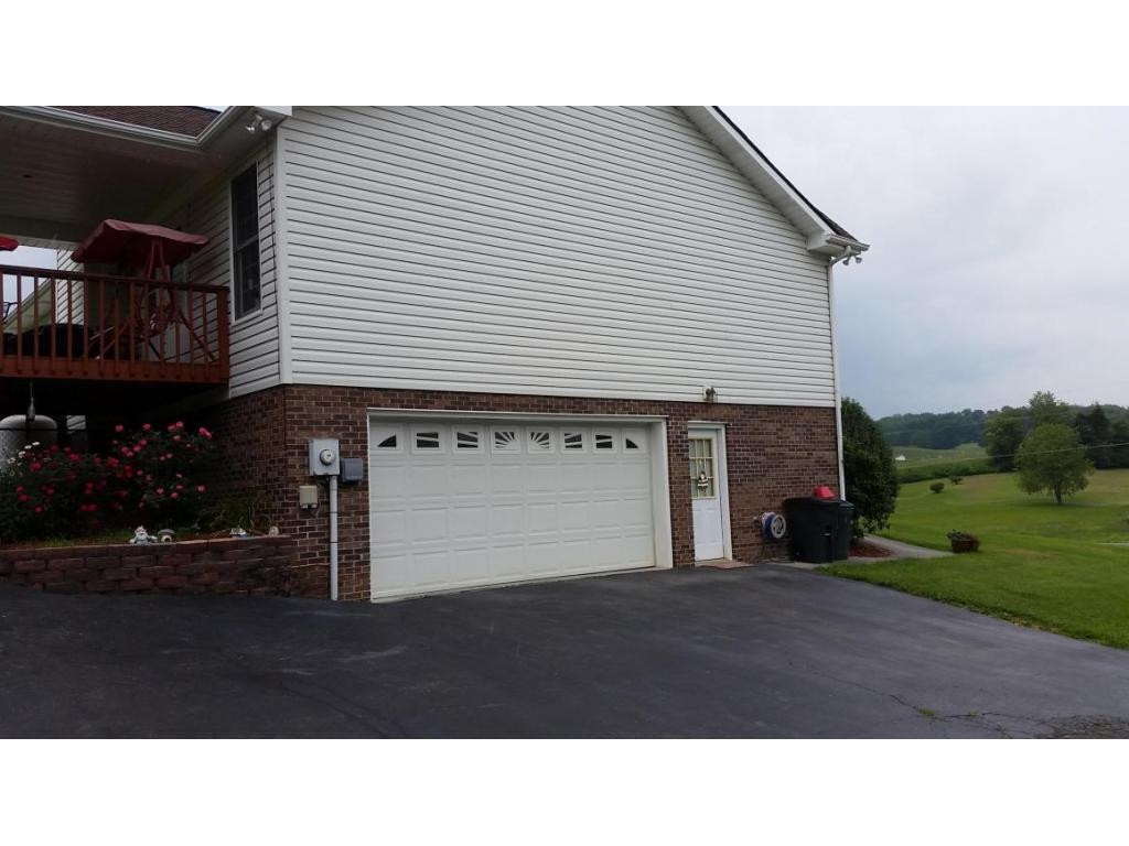 374 Reynolds Road Elizabethton, TN 37643 - Photo 21 of 24 2 Car Drive Under Garage