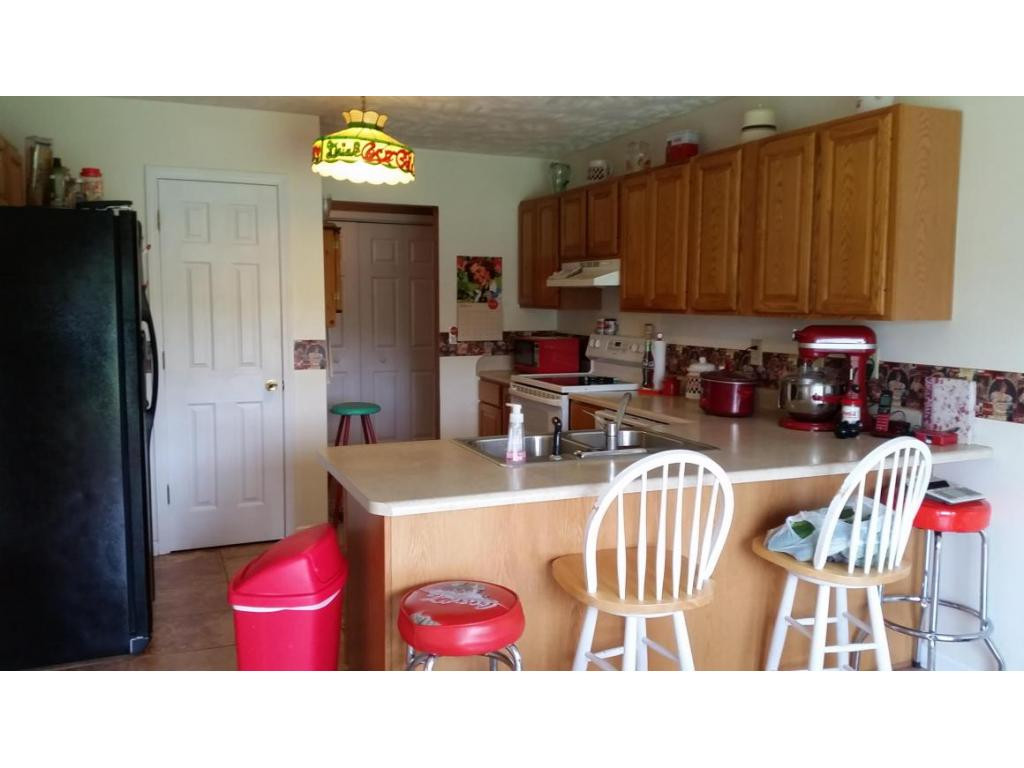 374 Reynolds Road Elizabethton, TN 37643 - Photo 7 of 24 Spacious Kitchen