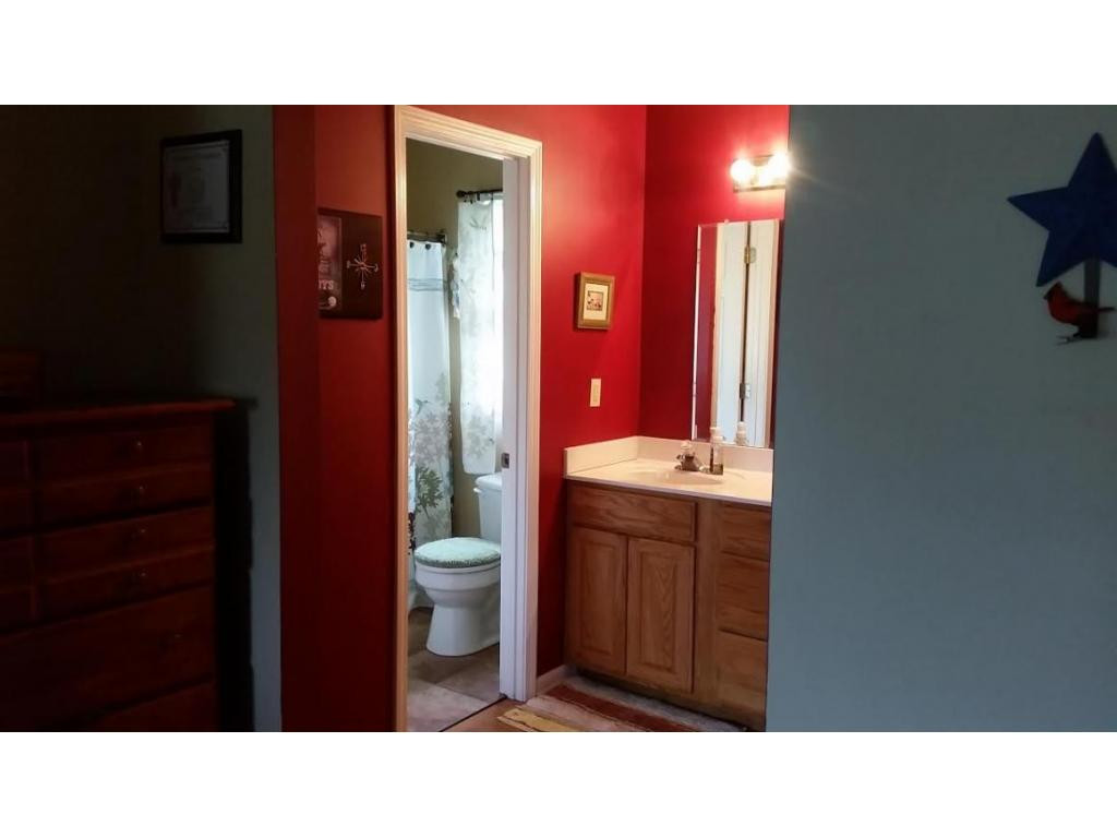 374 Reynolds Road Elizabethton, TN 37643 - Photo 9 of 24 Master Bath