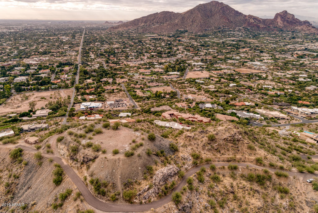 7025 North Invergordon Road Paradise Valley, AZ 85253 - Photo 16 of 26 32